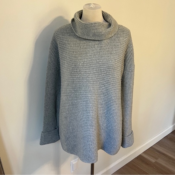 Pilcro Sweaters - Pilcro Anthropologie Light Gray Cowl Neck Sweater Women’s M turtleneck
